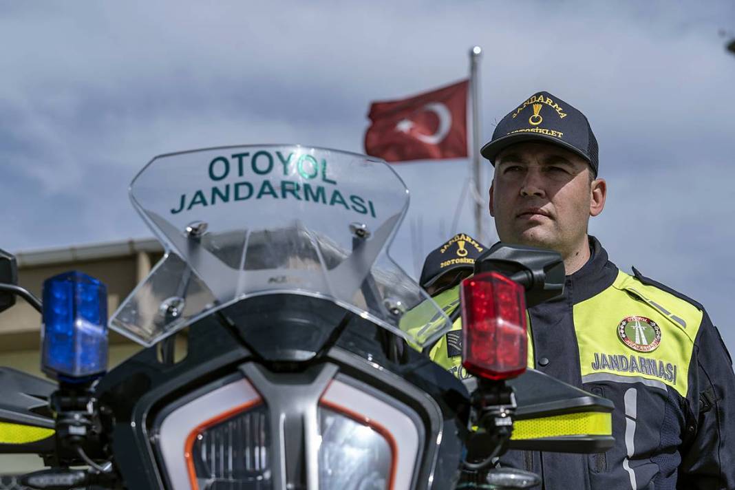 Modern radar sistemleri otoyollarda uçanı kaçanı anında tespit ediyor! 4 kademeli lazerlerle sürekli tarama yapılıyor 11